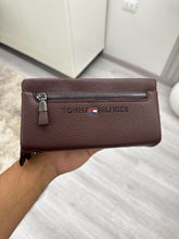 Tommy brown hand bag