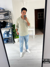 Slim fit striped shirt