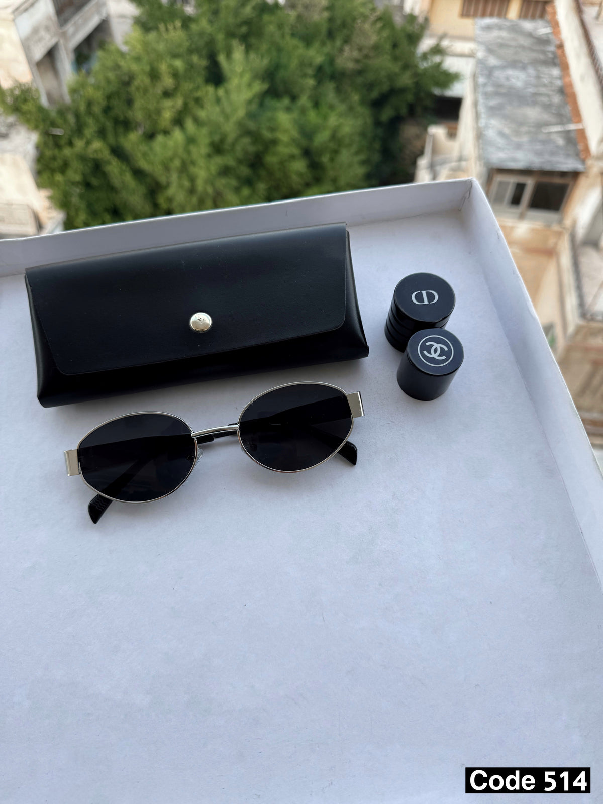 Oval trendy sunglasses