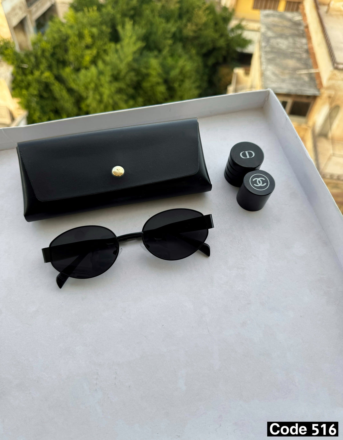 Oval trendy sunglasses