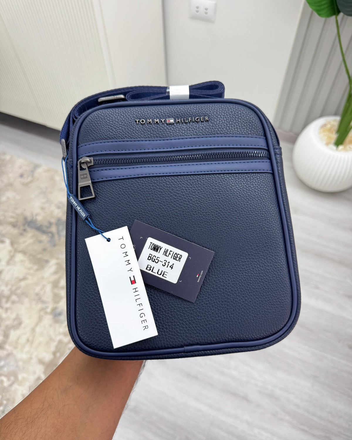 Tommy navy cross bag